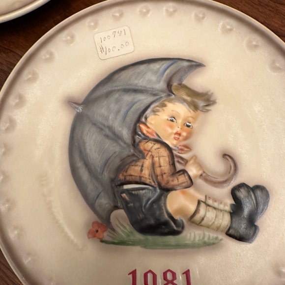 Six Hummel Collector Plates - Picture 8 of 8